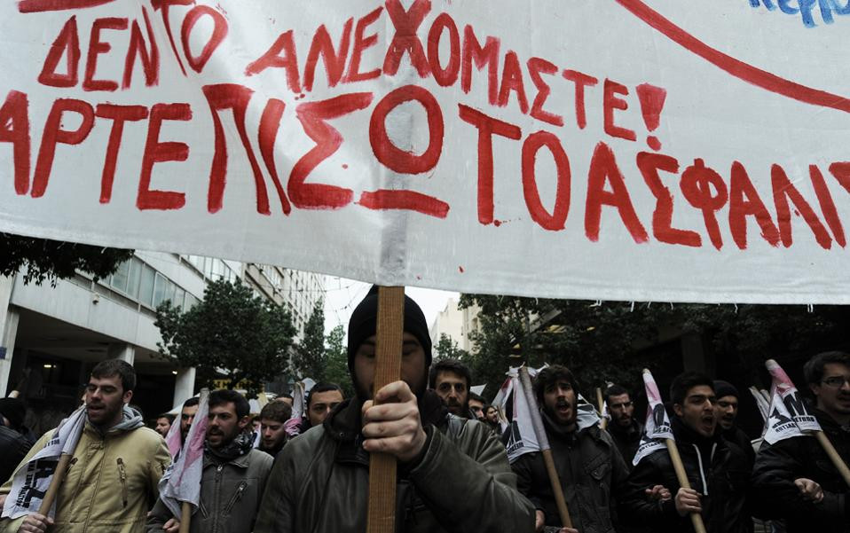 Στους δρόμους επιστήμονες και ελεύθεροι επαγγελματίες για το πολυνομοσχέδιο